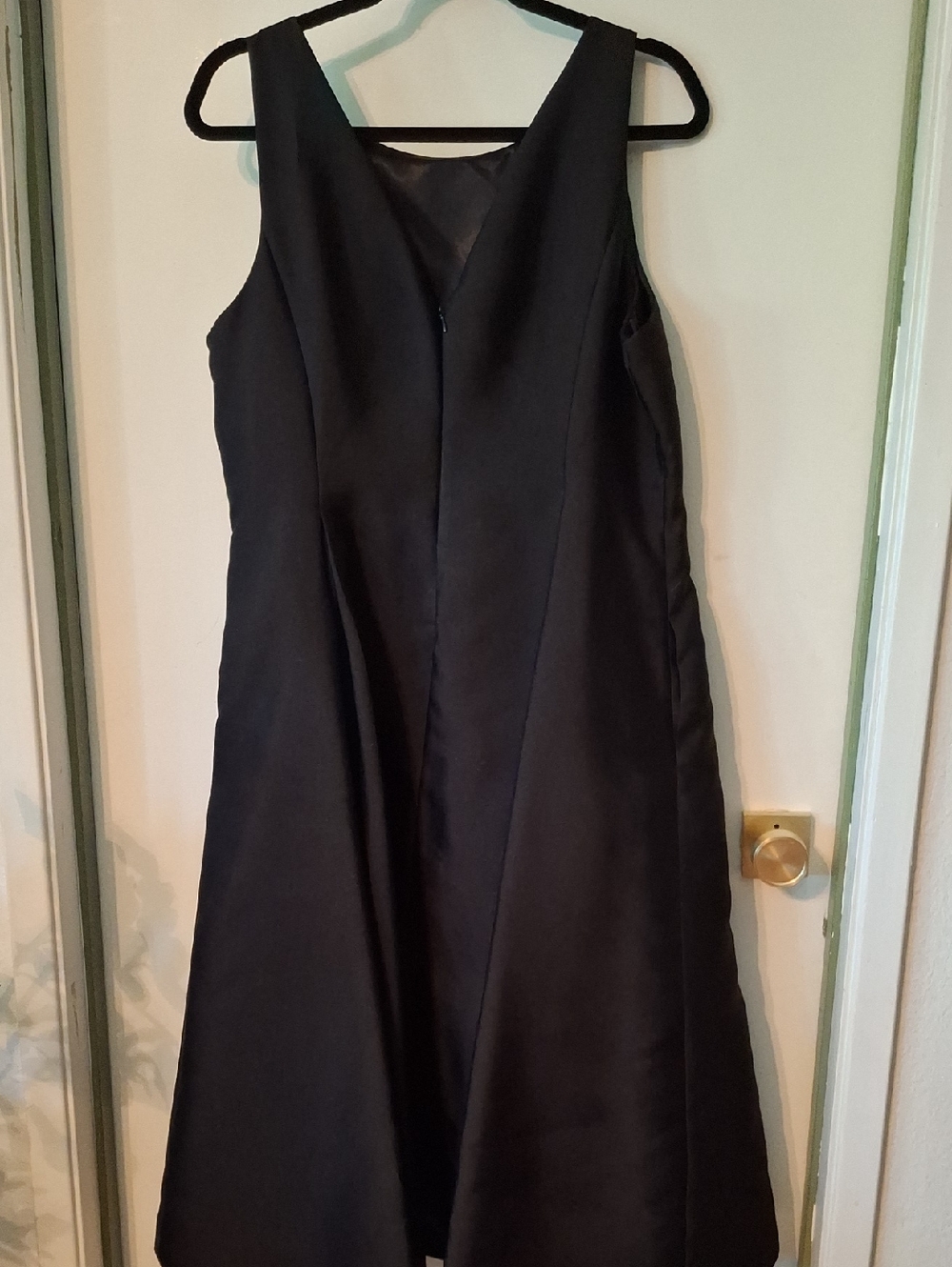 Beautiful Black Cocktail Dress With Pockets - Picture 4 of 5